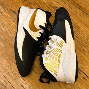 Nike Kids Sneakers Black and Gold 6.5Y